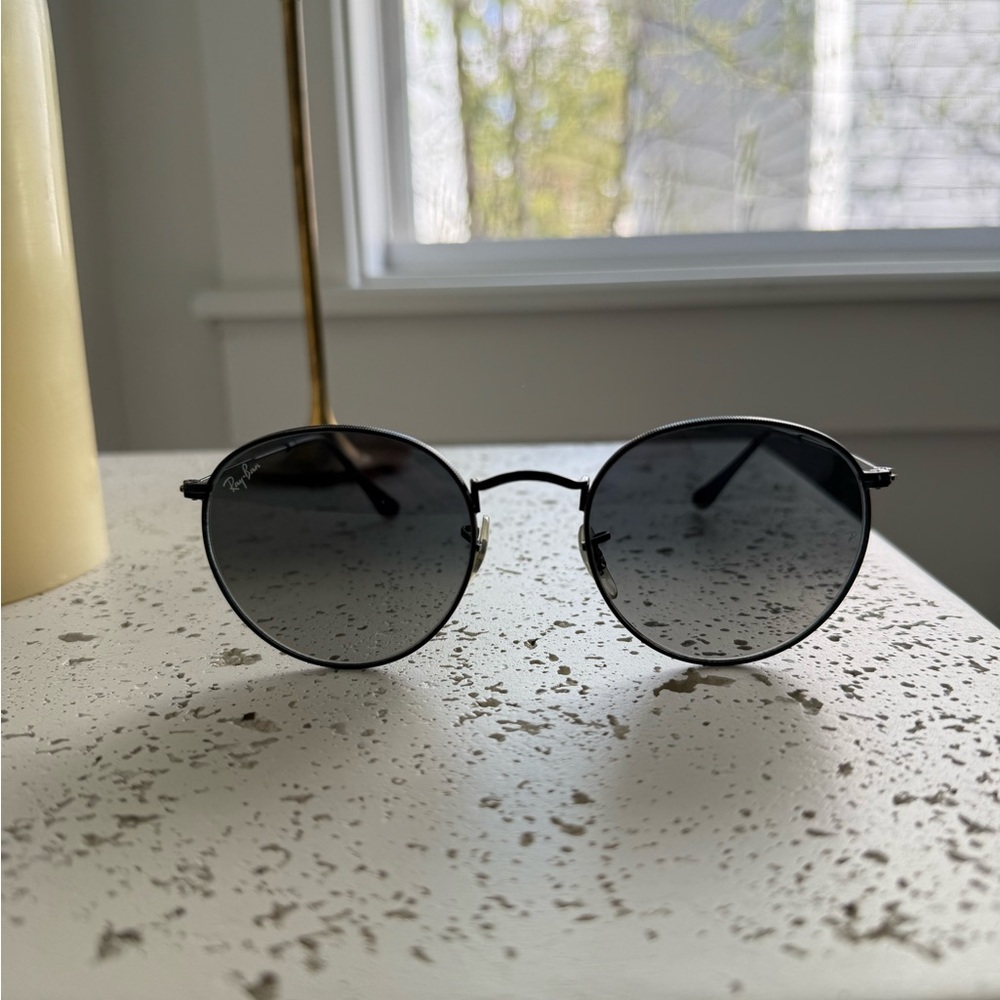 RAY-BAN Round Black Sunglasses